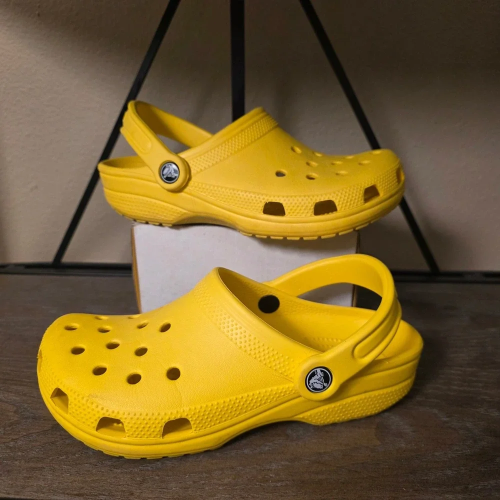 Crocs‎ Classic Clog Lemon Yellow Mens 5 Womens 7 Unisex Comfort Slip On Shoes